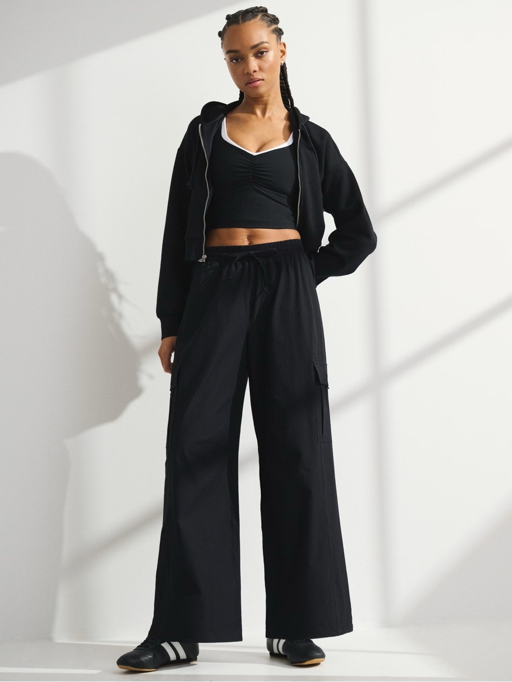 Like New: Abercrombie YPB Convertible Balloon Pant in Black - Size XS - Picture 5 of 6